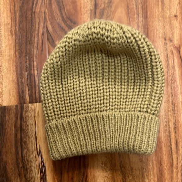 Knit Tan Beanie - Like New - Picture 1 of 1